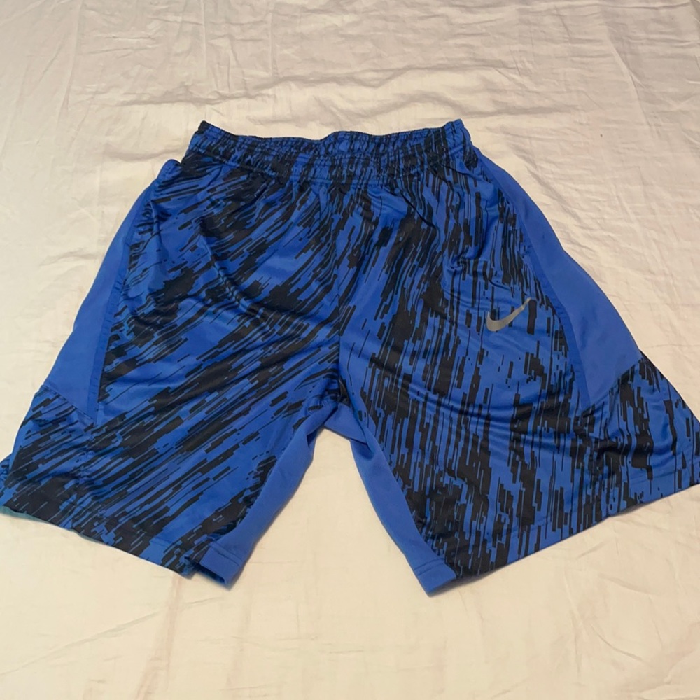 Men’s L blue & black pattern Nike dri-fit basketball short